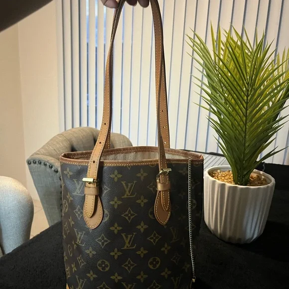 Authentic w’ COA Louis Vuitton Monogram Canvas Mini Bucket Bag (AR1929) - Picture 15 of 16